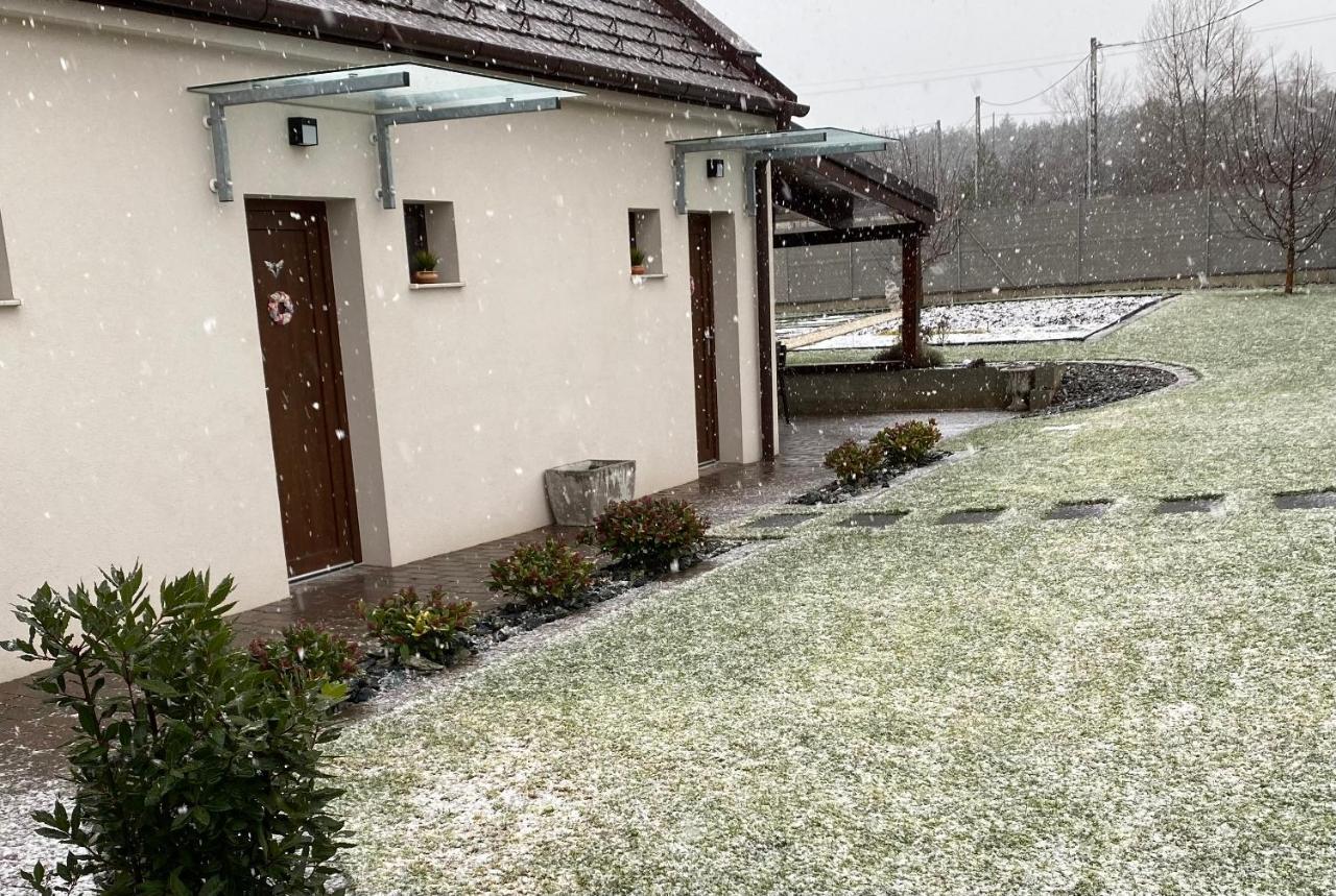 Oelyv Apartment Fertőrákos Bagian luar foto